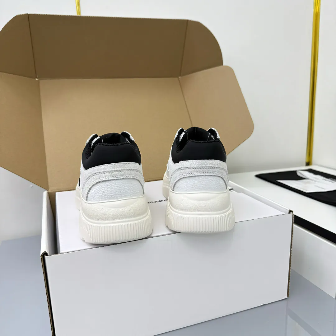 👟👟Ex-factory price 620👟👟 Chanel bread shoes ~ original calfskin panda shoes Chanel 25C latest hot style panda black and white sports shoes casual sneakers Xiaoxiang hot item classic black and white panda color coco girls must pay Fabric: original custom mixed sheepskin lining: original imported breathable mesh lining outsole: Original molded rubber + TPU combination Size: Women's 35-41
